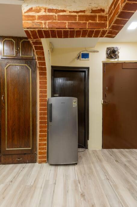 Apartament Rustic House Near The Sea Bombaj